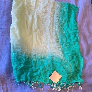 NORDSTROM one size green and white scarf.